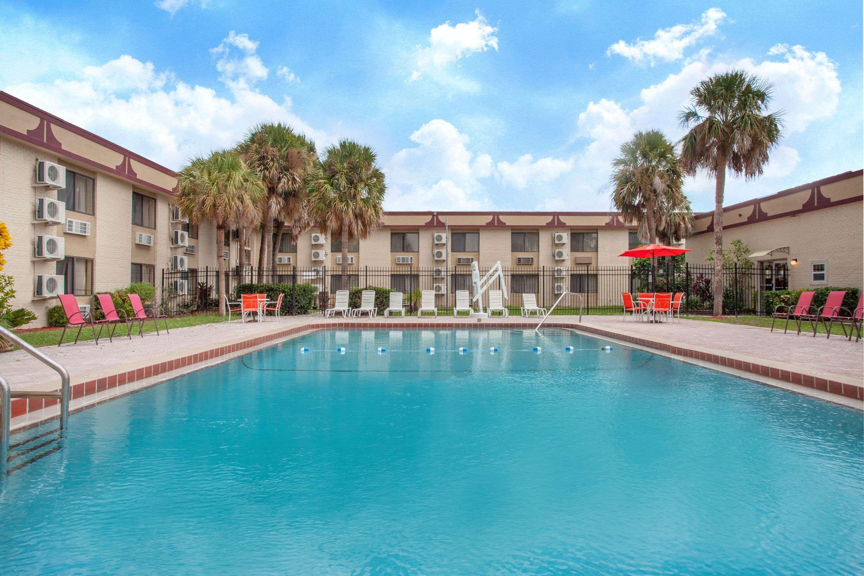Space Coast Hotel Titusville-Kennedy Space Center Esterno foto